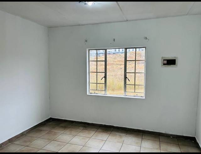 2 BEDROOM PROPERTY TO RENT IN FLEURHOF